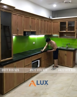 tu-bep-nhom-kinh-gia-go-02