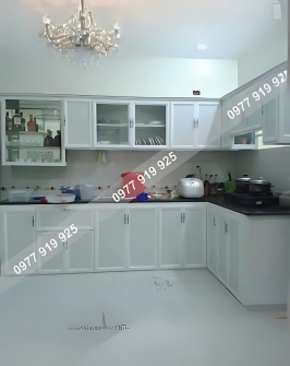 tu-bep-nhom-kinh-trang-su-dep