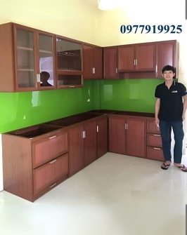 tu-bep-nhom-kinh-van-go-dep-01