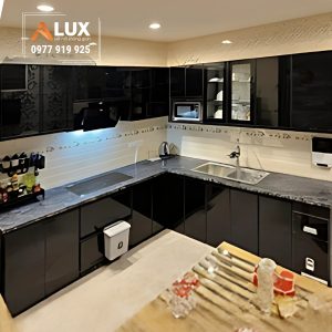 tủ bếp cánh kính khung nhôm